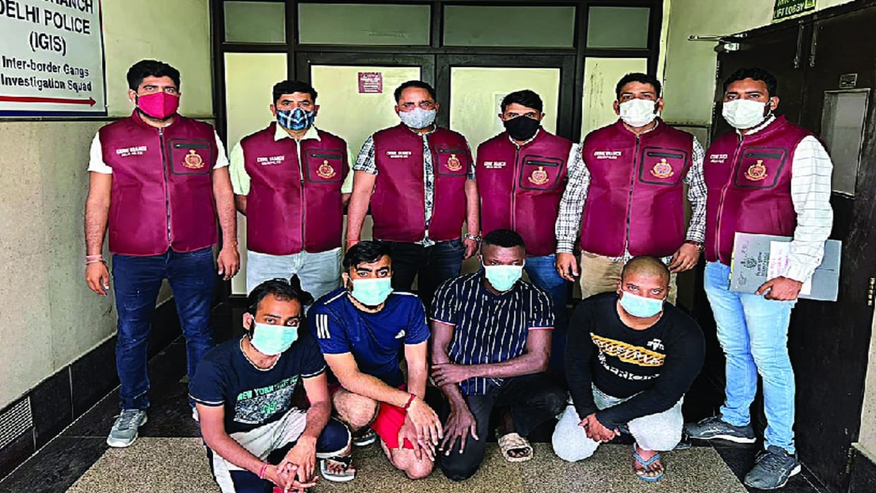 Four arrested for duping more than 100 people across the country in the name of customs clearance