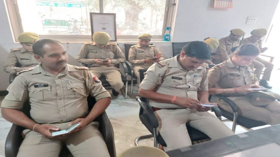 UP police gave exam after Cyber crime workshop in agra