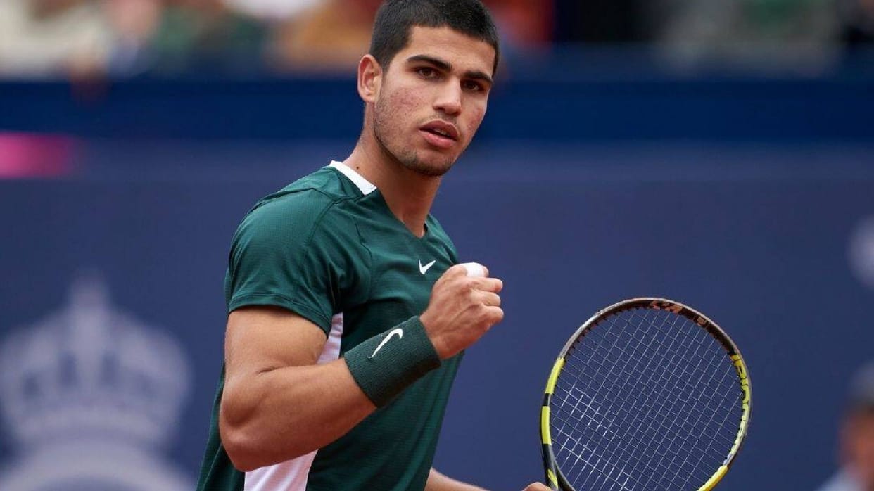 Barcelona Open Tennis World number five Stefanos Tsitsipas defeated by 18 year old Carlos Alcaraz Garfia