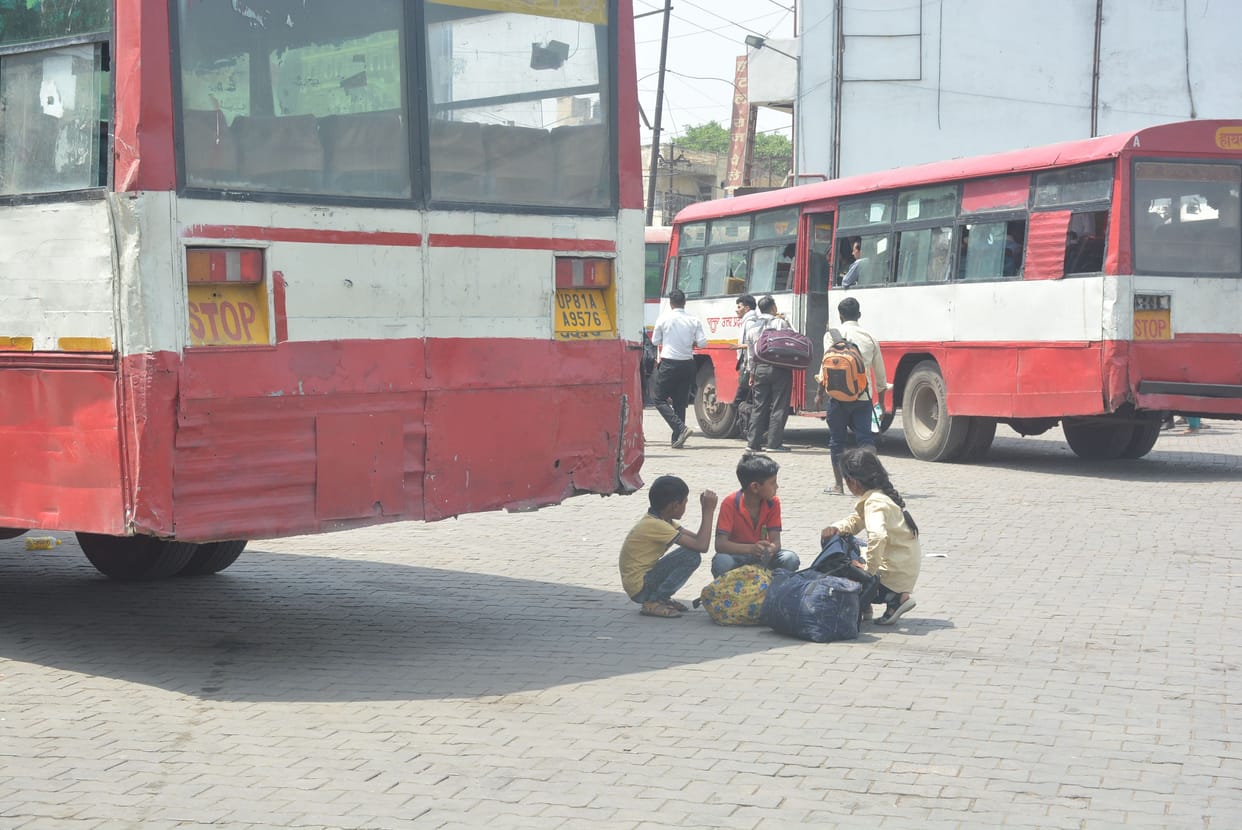 Aligarh: No passenger shed nor water at Gandhipark bus stand