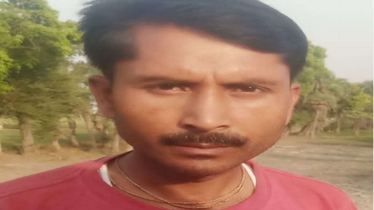 Had to give a lift expensive miscreants hostage driver for hours threw it into the ditch robbed the car In Badaun