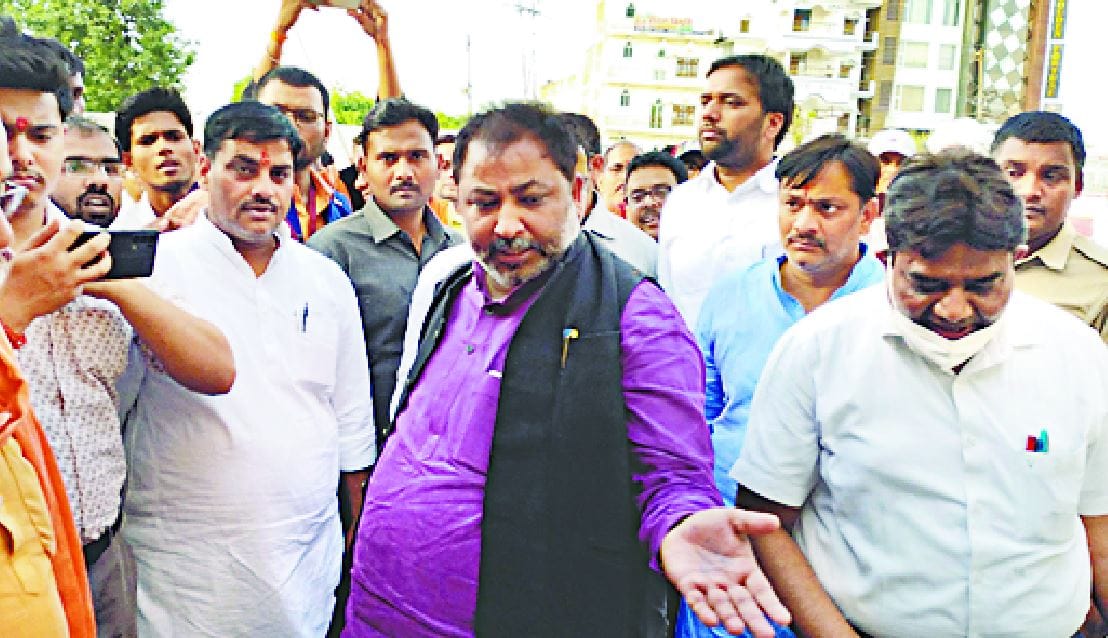 daya sahankar singh in azamgarh RTO and ARTO will be suspended if Duggar buses found near roadways: Transport Minister
