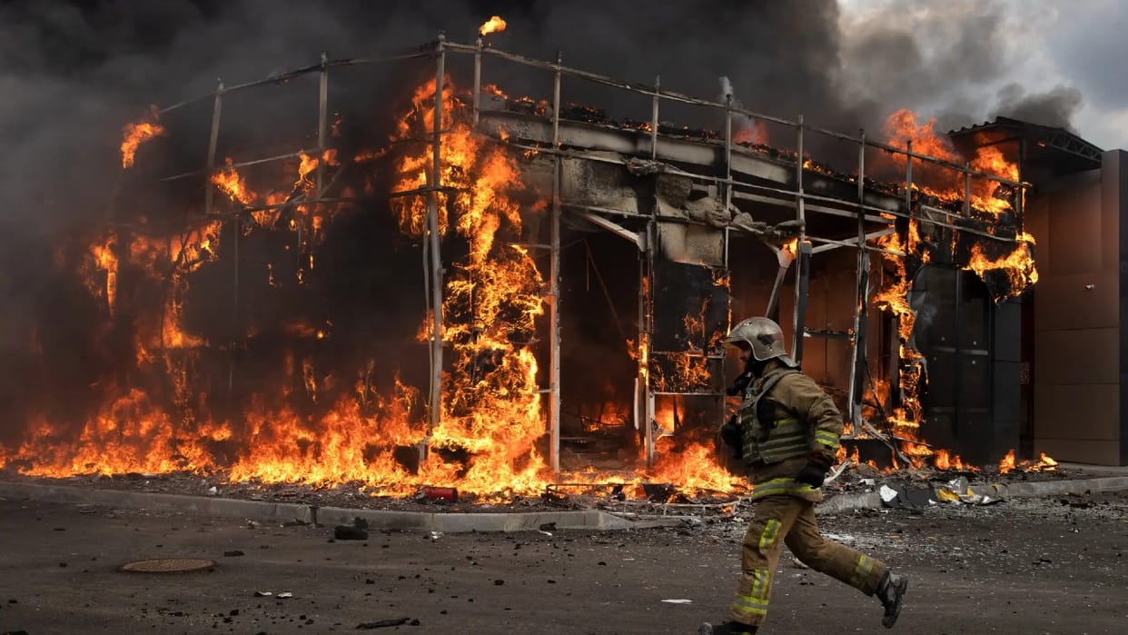 Russia Ukraine War Zelensky Claims Russia become Weak No Weapons Left to Decorate in Victory Day Parade