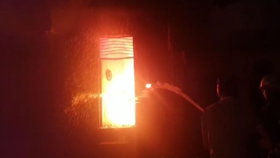 Fire broke out in the shop and warehouse of science equipment in agra