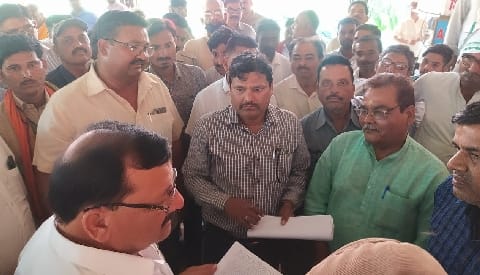 Two smugglers arrested with smack of lakhs