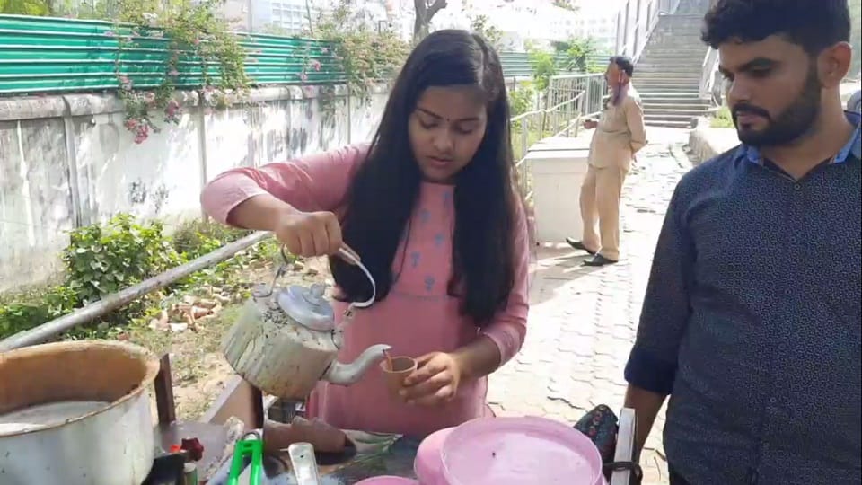 Bihar The Craze Of Graduate Chaiwali Priyanka Gupta, Tea stall Patna womens college