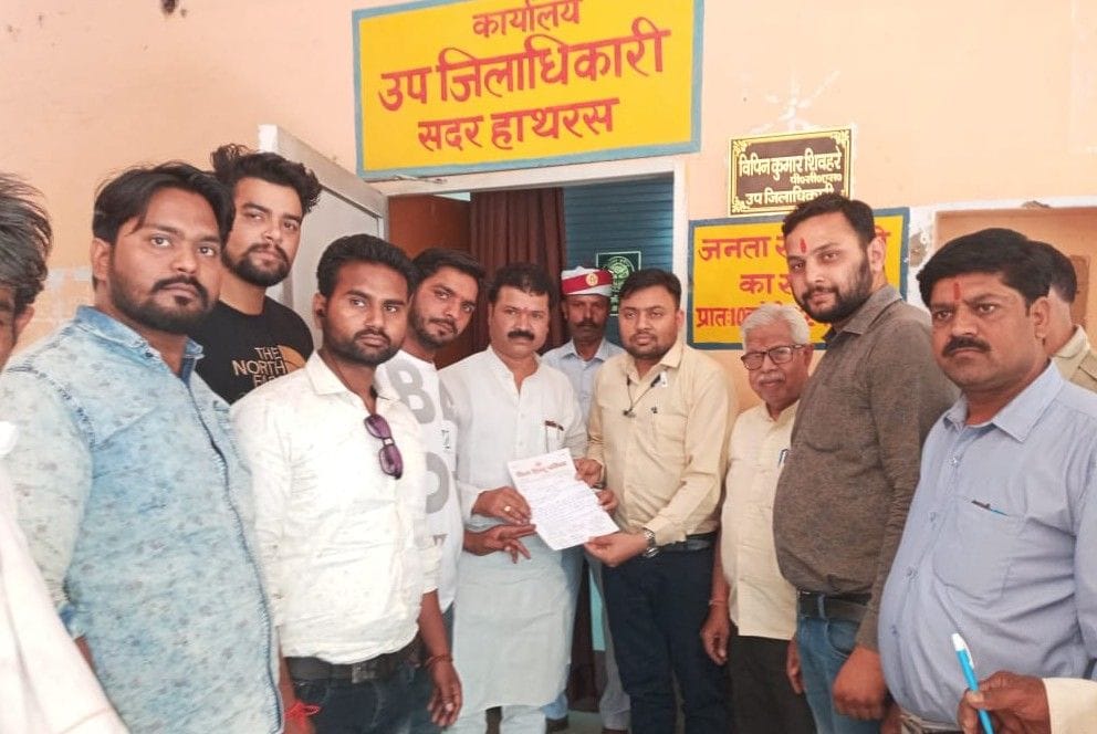 Hathras: VHP gave a memorandum to SDM Sadar to get the tomb removed