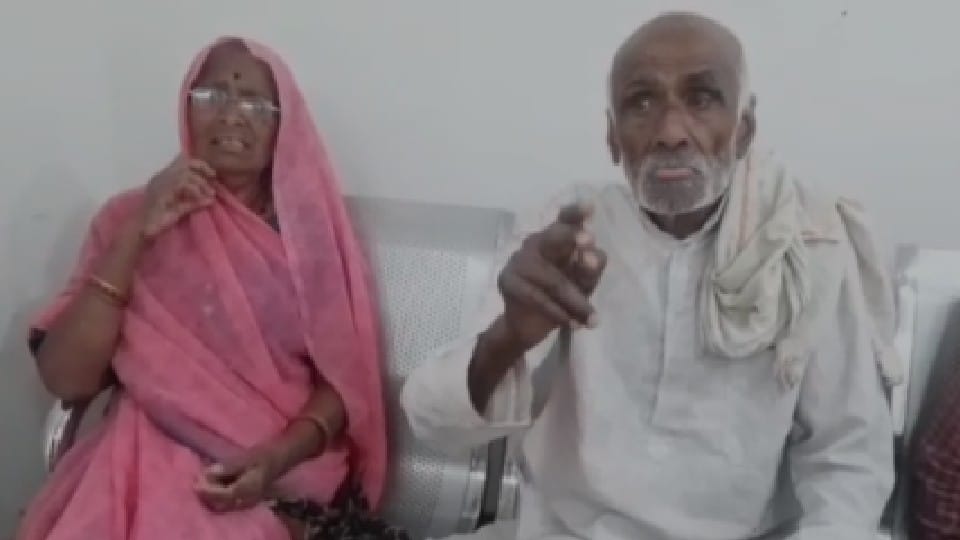 Gwalior: The daughter was born after the vow, now the same girl beats the old parents to get them out of the house