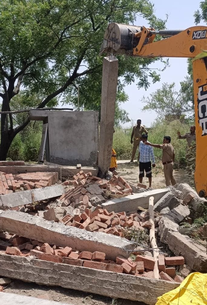 buldozar on encroachment