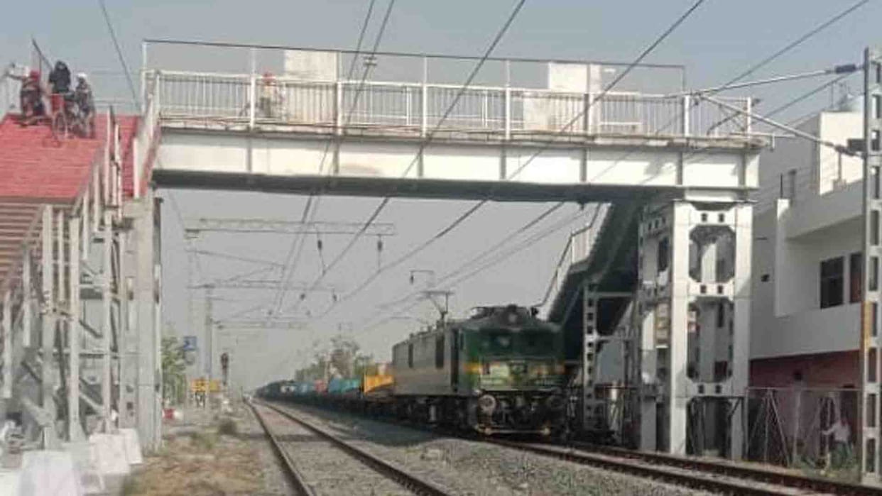 Auraiya: Youth died after being hit by goods train