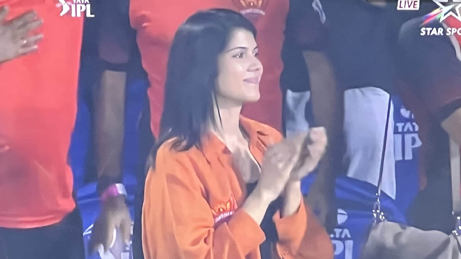 SRH vs RCB Photos Sunriser hyderabad record win makes fans and Kavya maran happy