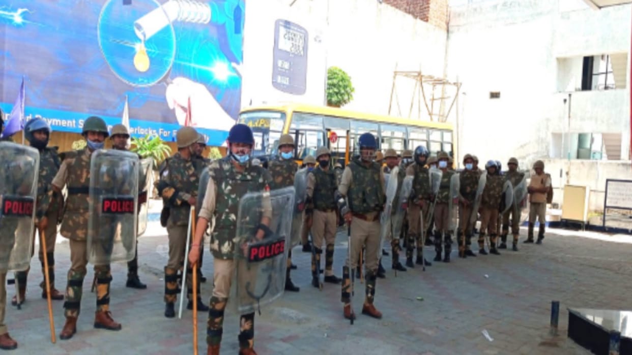 Meerut: Police officers and employees rehearsed riot control drill in view of festivals