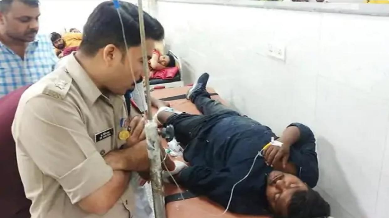 Gorakhpur Two robbers were shot in the leg in an encounter with the police