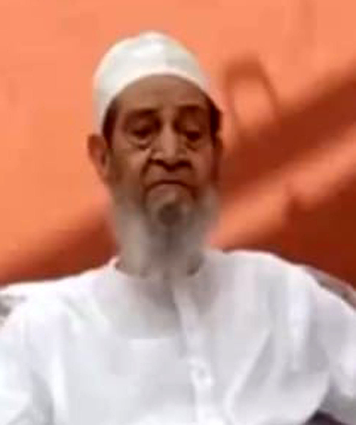 Aligarh: Crowd gathered at the funeral of Urdu writer Dr. Nadir Ali