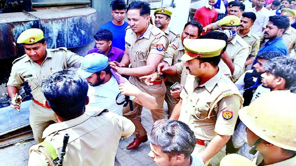 people create ruckus at the post mortem house after young man death in agra