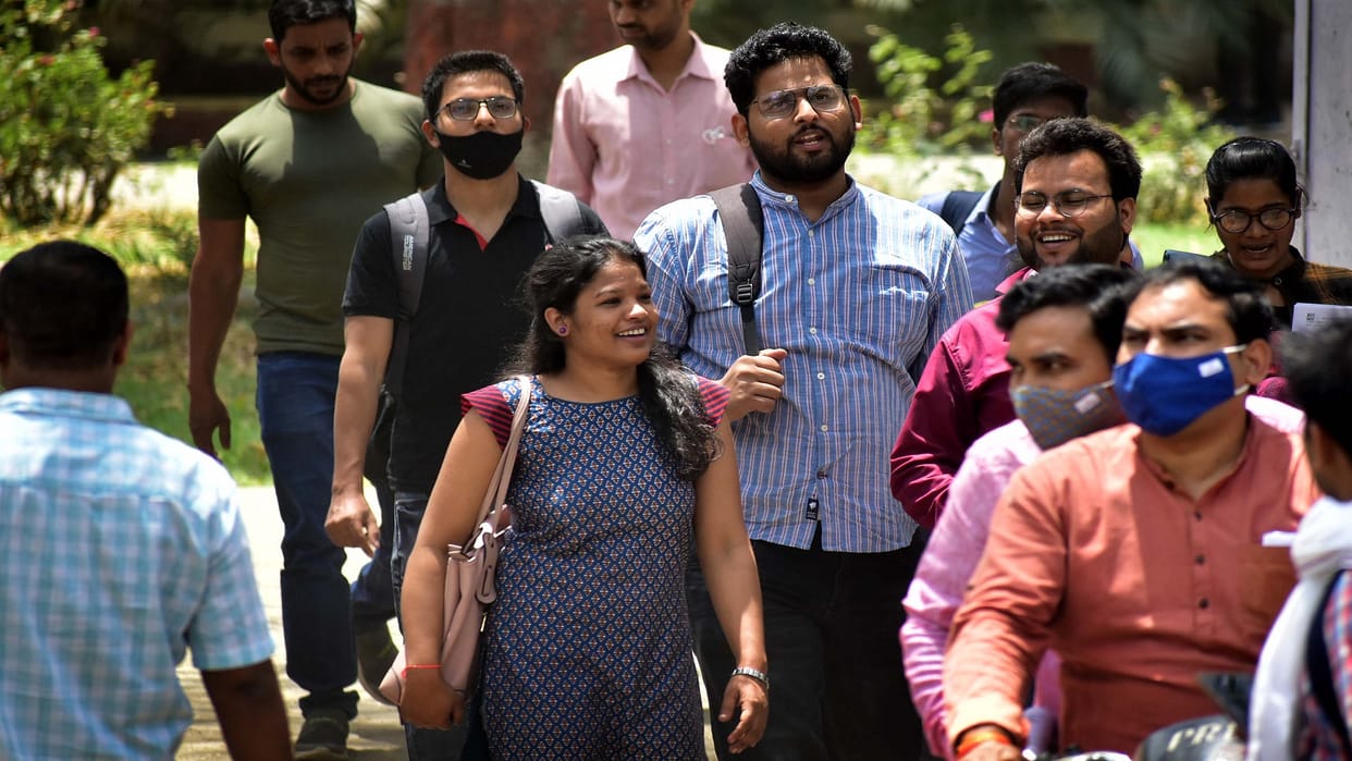UPPSC RO / ARO Main Exam: 93 percent candidates included on the first day, these questions asked by rotating them confused