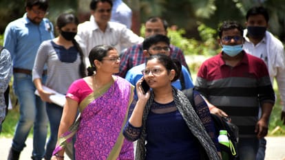 UPPSC RO / ARO Main Exam: 93 percent candidates included on the first day, these questions asked by rotating them confused