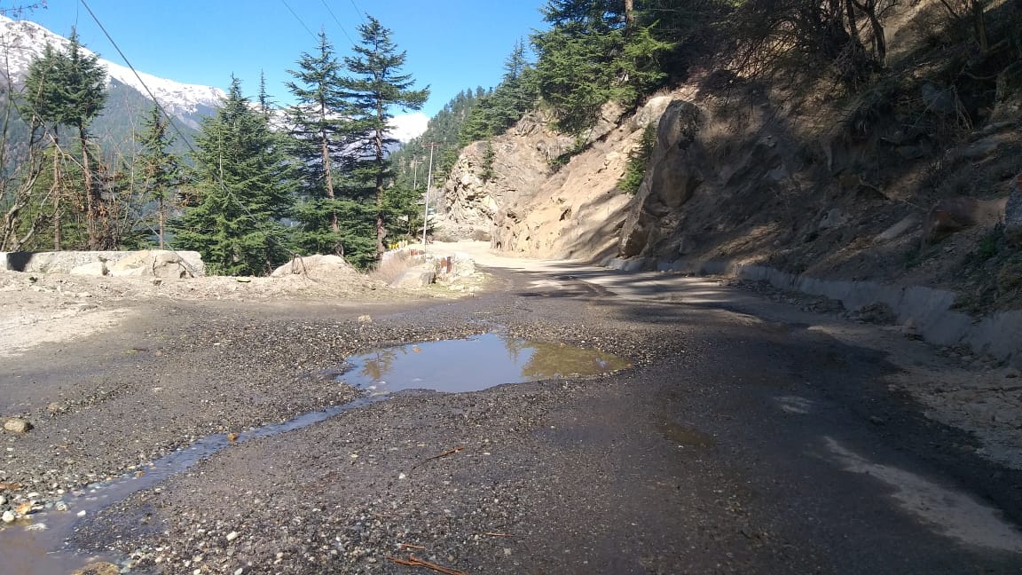 kadcham-chitkul road not well for travelling in sangla kinnaur district