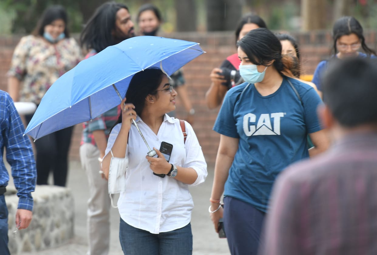 Avoid the scorching sun and hot air, it has side effects on the eyes