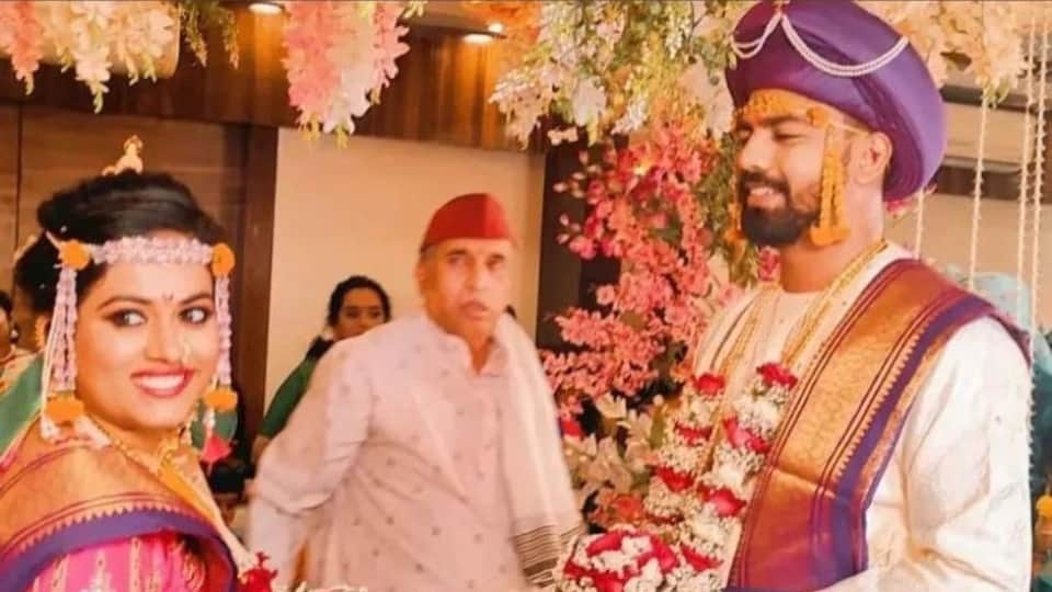 Indian Idol 12 fame singer Sayli Kamble ties the knot with boyfriend Dhaval in a Maharashtrian style see photos