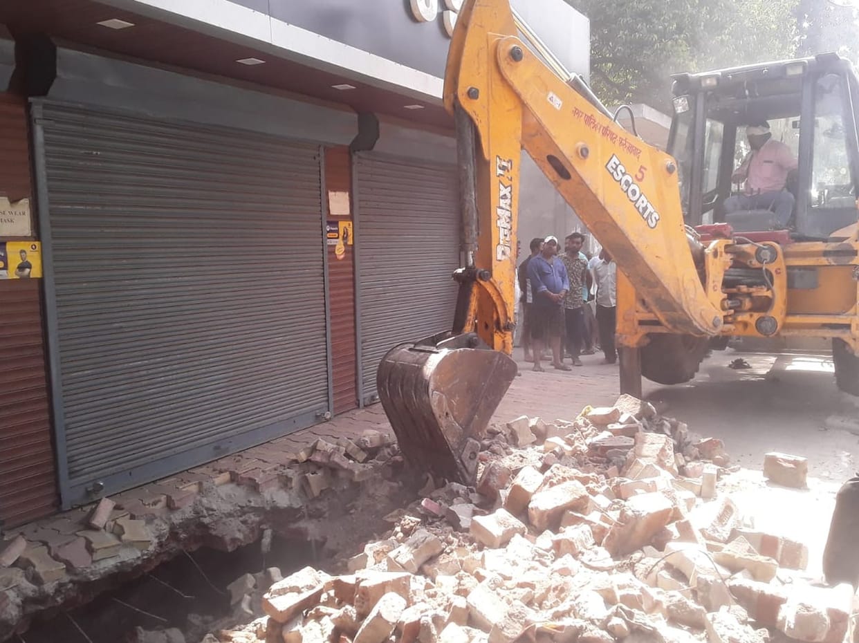 When the bulldozer was run, the choke drain of the British era was seen