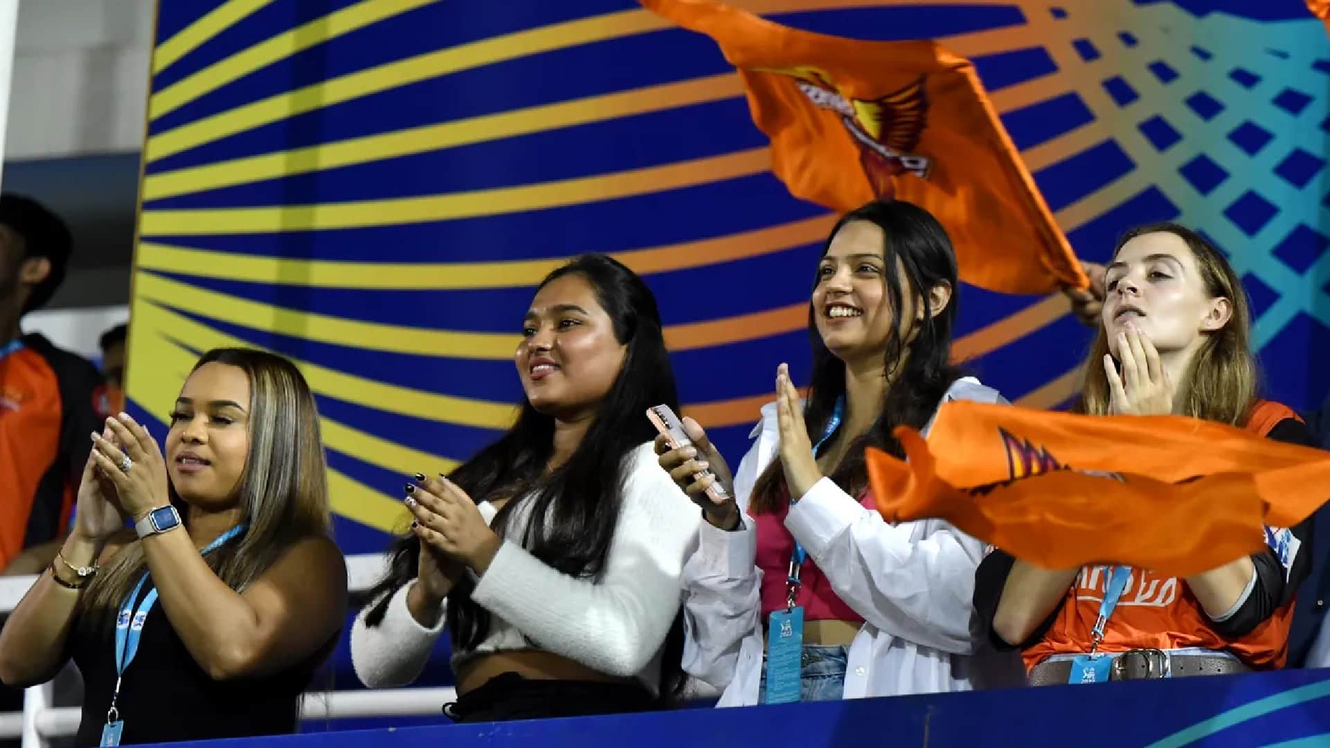 SRH vs RCB Photos Sunriser hyderabad record win makes fans and Kavya maran happy
