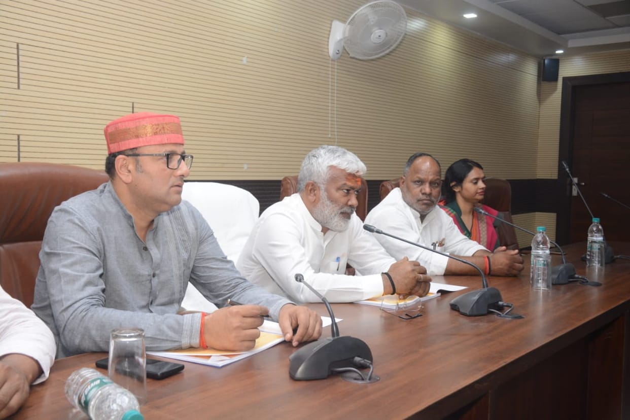 UP Minister Swatantra Dev Singh Varanasi visit said opposition should help poor people together with yogi government