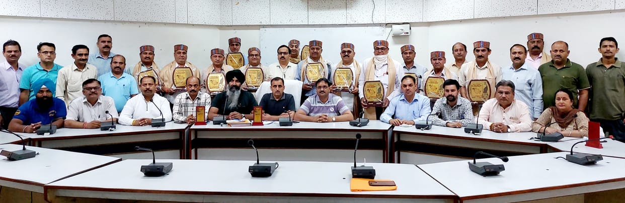 himachal pradesh arajpatrit laramchari sang demanded to govt . old pension scheme