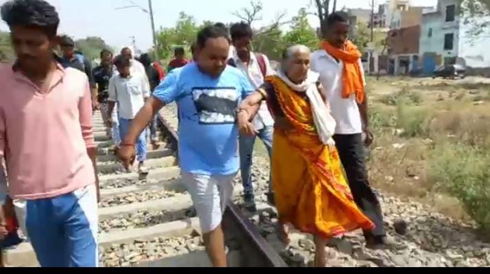 train passed over old woman who lying on railway track to commit suicide in varanasi people were surprised to see alive
