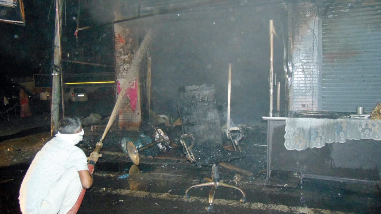 Massive fire broke out in two shops in Rewari