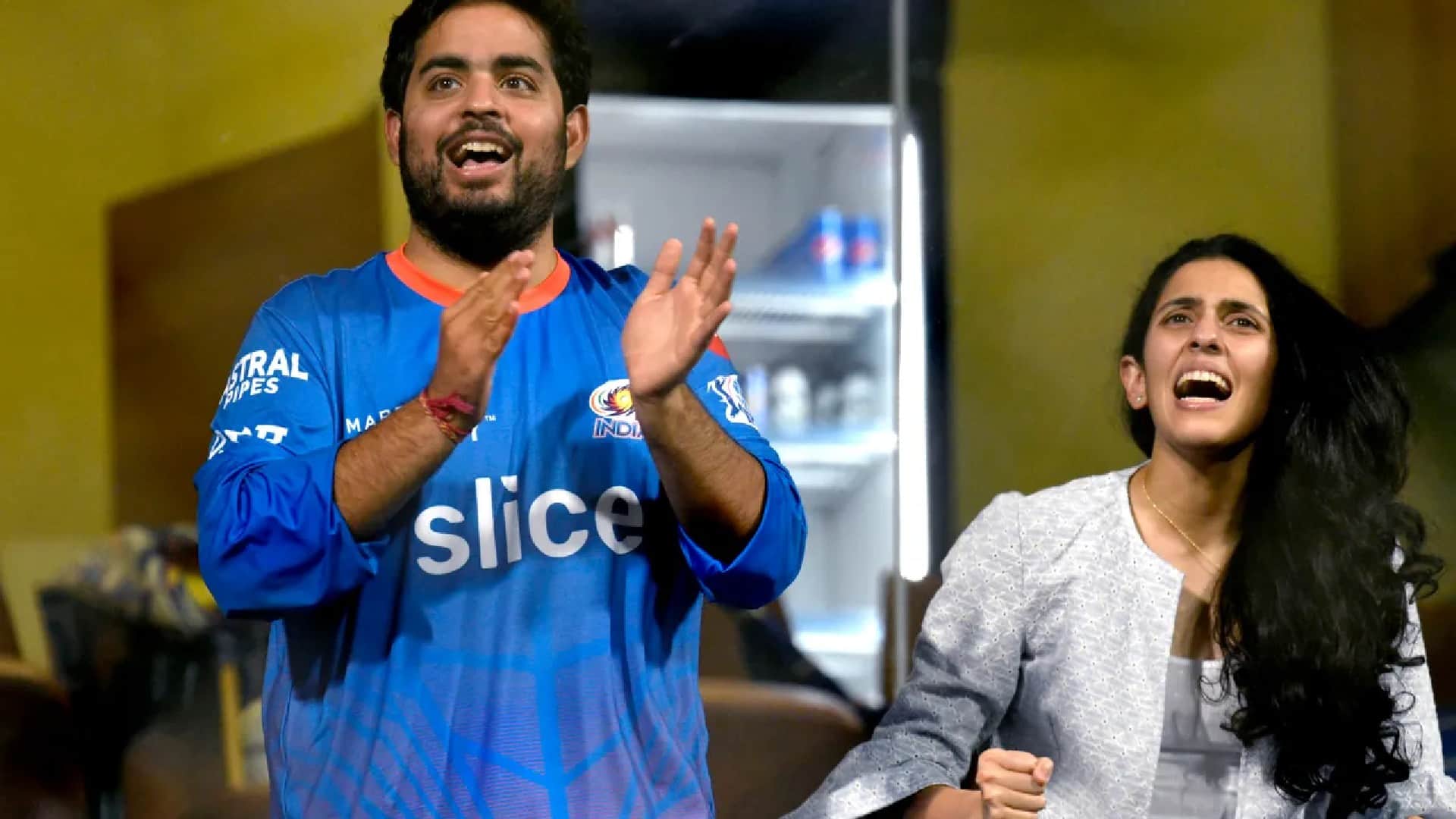IPL 2022 LSG vs MI Match 37 Highlights Hindi Nita Ambani and Sloka Ambani reached Stadium