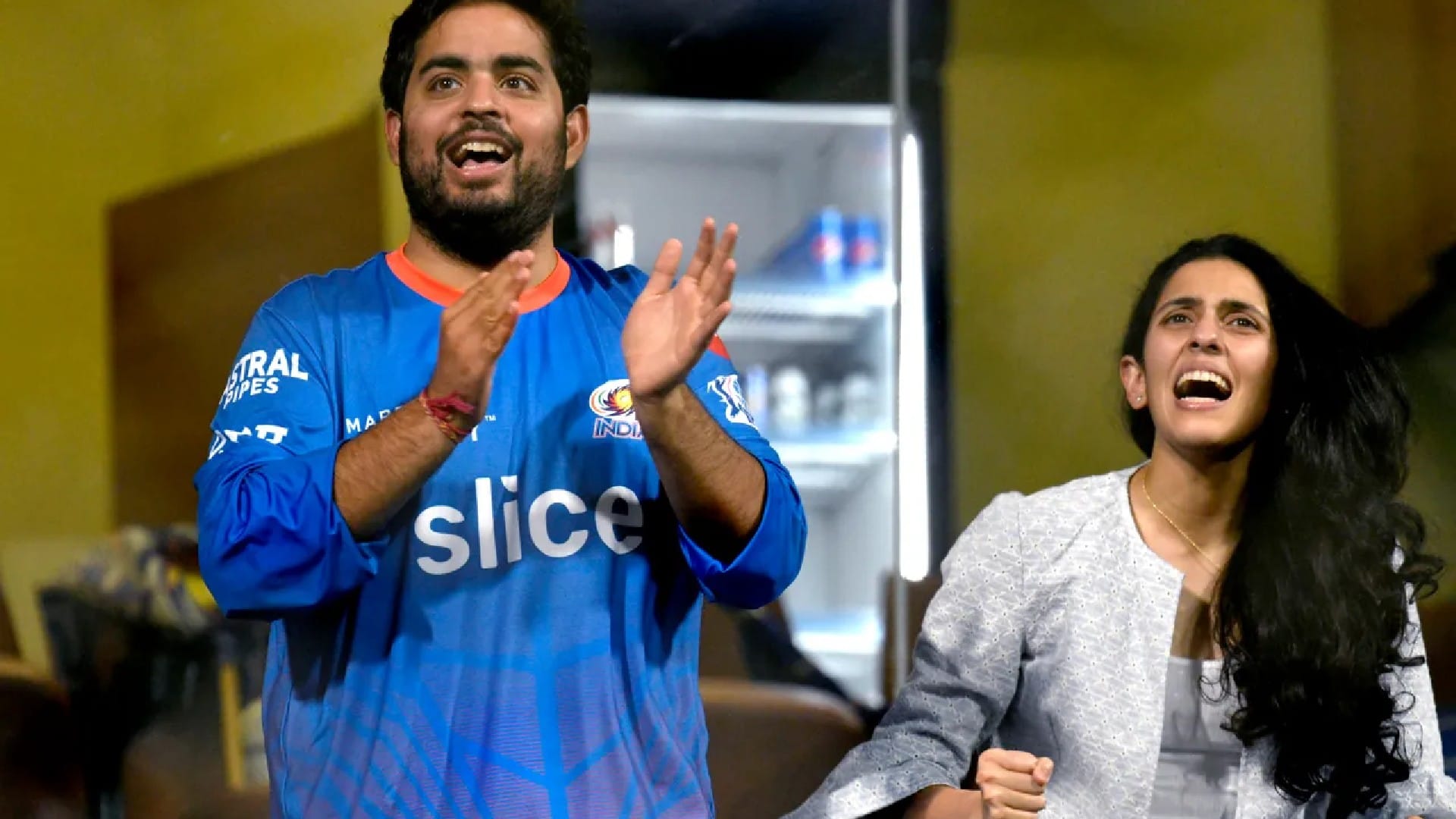 IPL 2022 LSG vs MI Match 37 Highlights Hindi Nita Ambani and Sloka Ambani reached Stadium