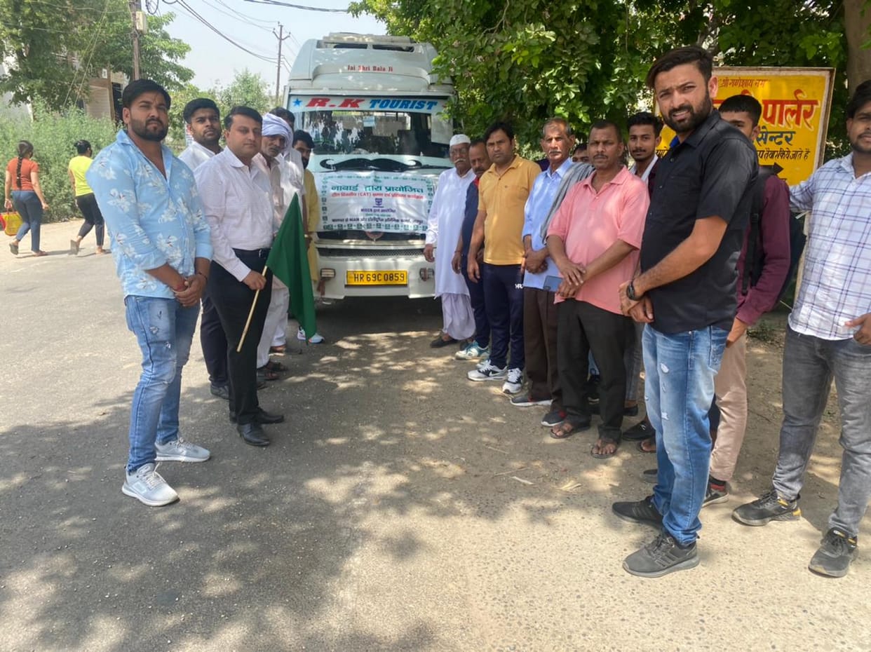 Farmers left for Jaipur to learn agricultural techniques