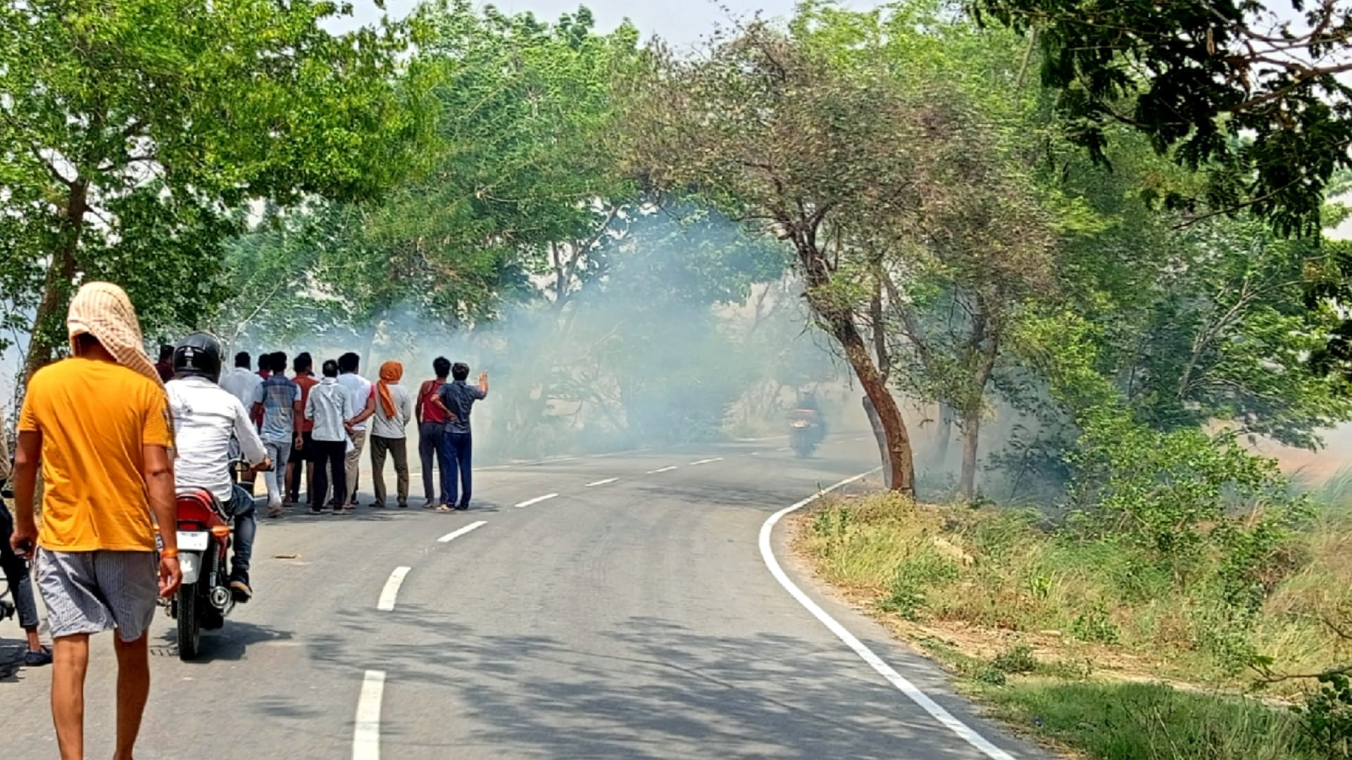 Fire broke out on farmers crop in Gorakhpur