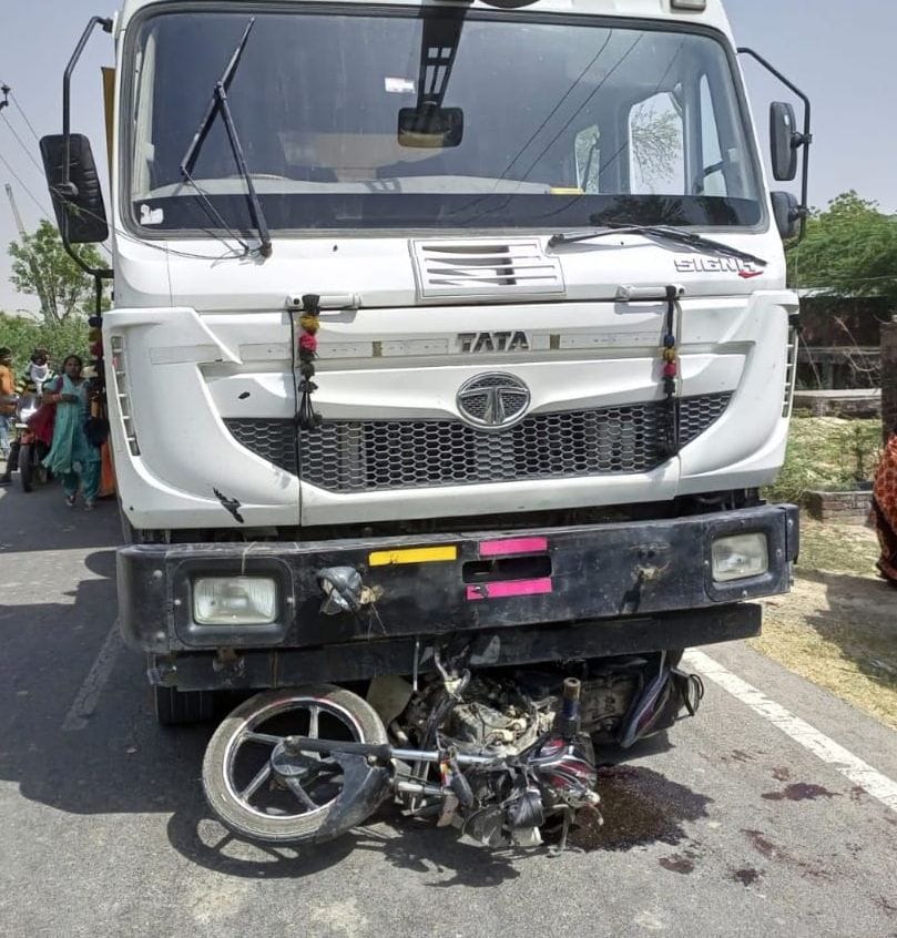 Kanpur Dehat: Woman dies due to dumper collision, bike rider father and daughter injured, referred to Hallet Hospital