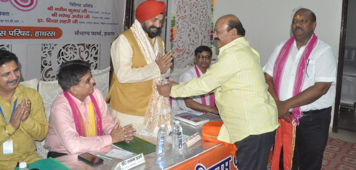 Hathras: Take active part in the works of helping the poor: Sandhu