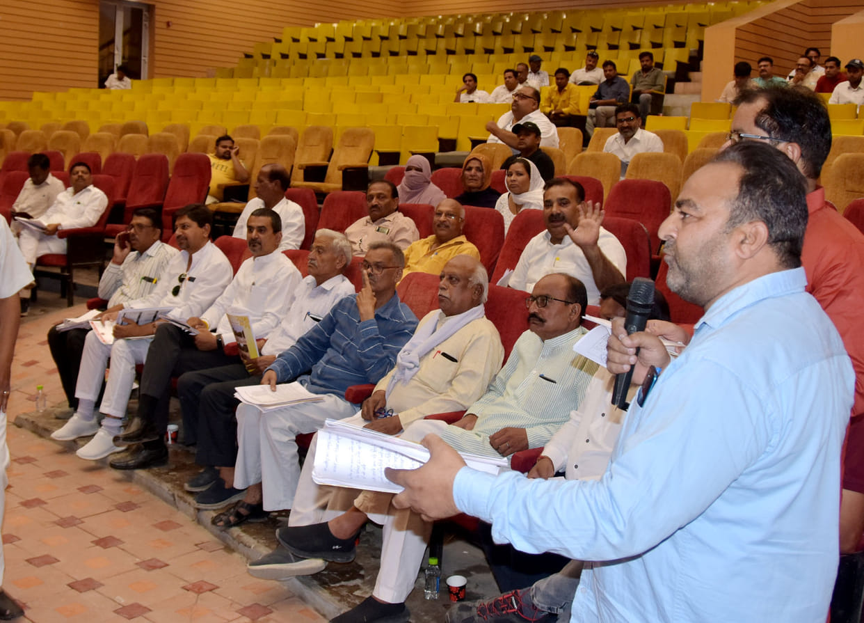 Uproar in the board meeting of the corporation, questions raised on the disturbances
