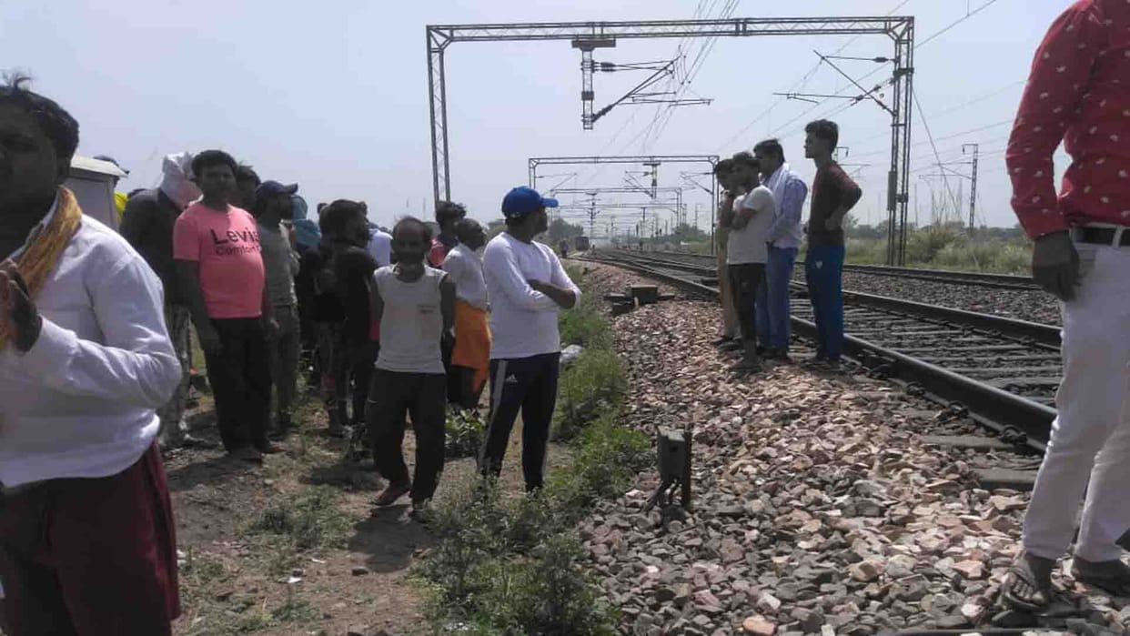 Auraiya: Bodies of two teenage girls found on Delhi Howrah rail track