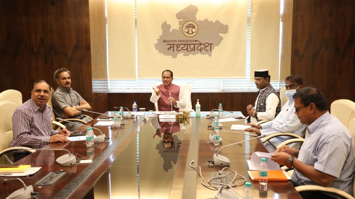 Review meeting of Corona: CM asked to keep an eye on states increasing infection and ensure arrangements in hospitals