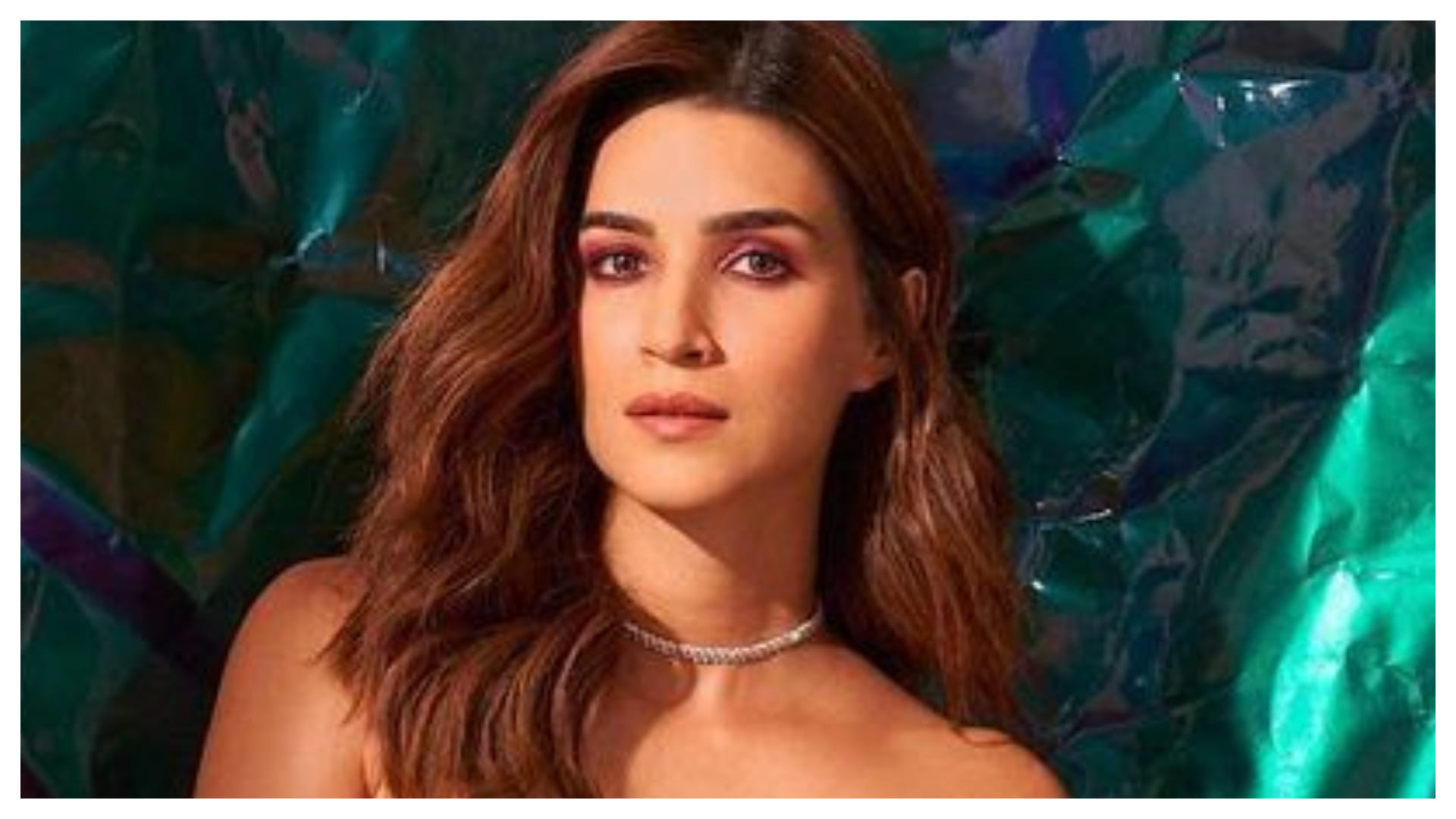 kriti sanon wear 4k mini red dress for karan johar dinner party