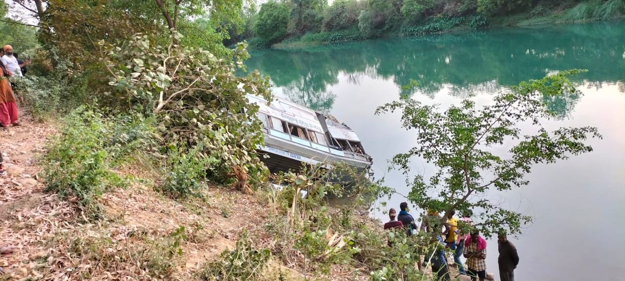 Bus fell into canal, 18 wedding processions injured