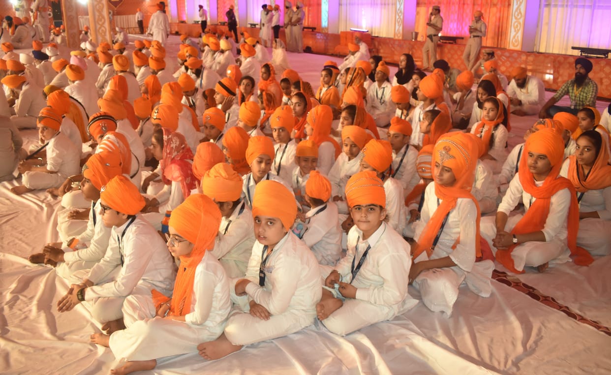Samagam started with Gurbani of small children
