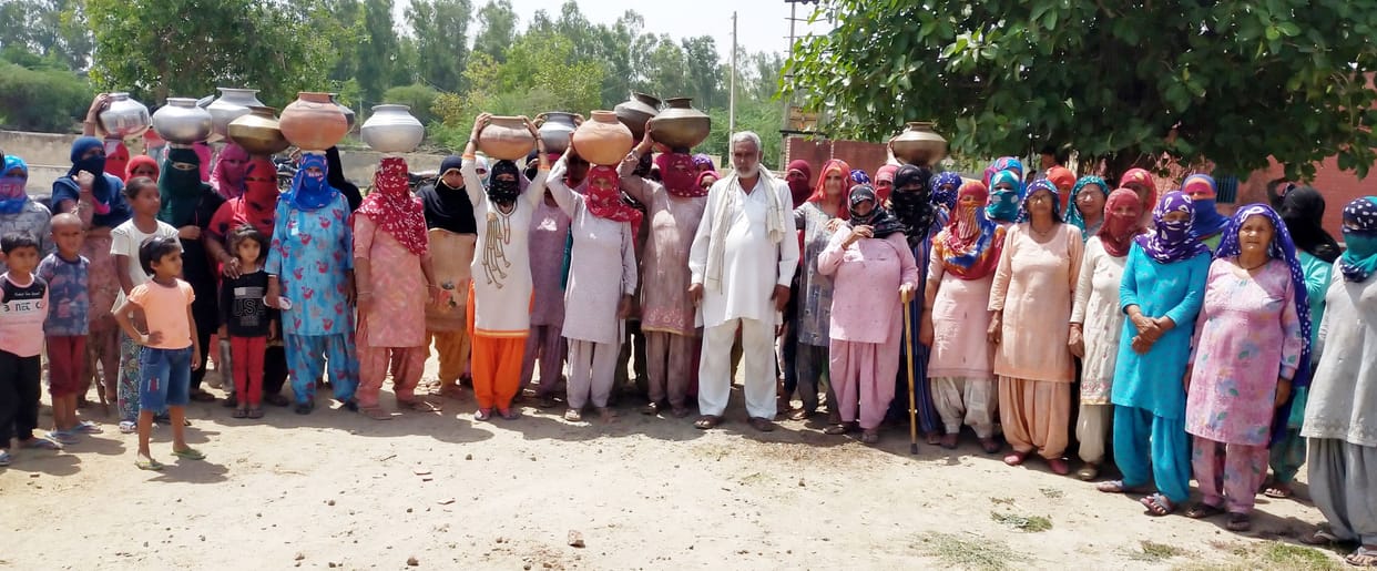 Villagers demonstrated against drinking water crisis