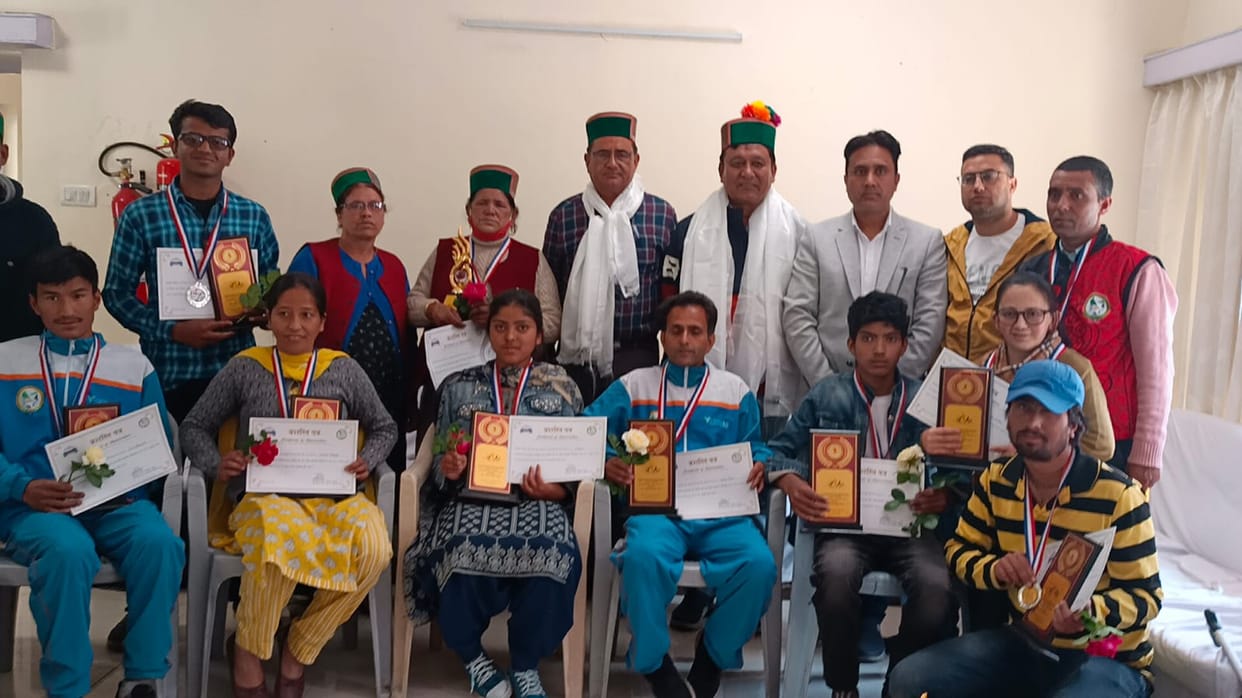 mla honoured to divyang players in recokongpeo kinnaur with  medals