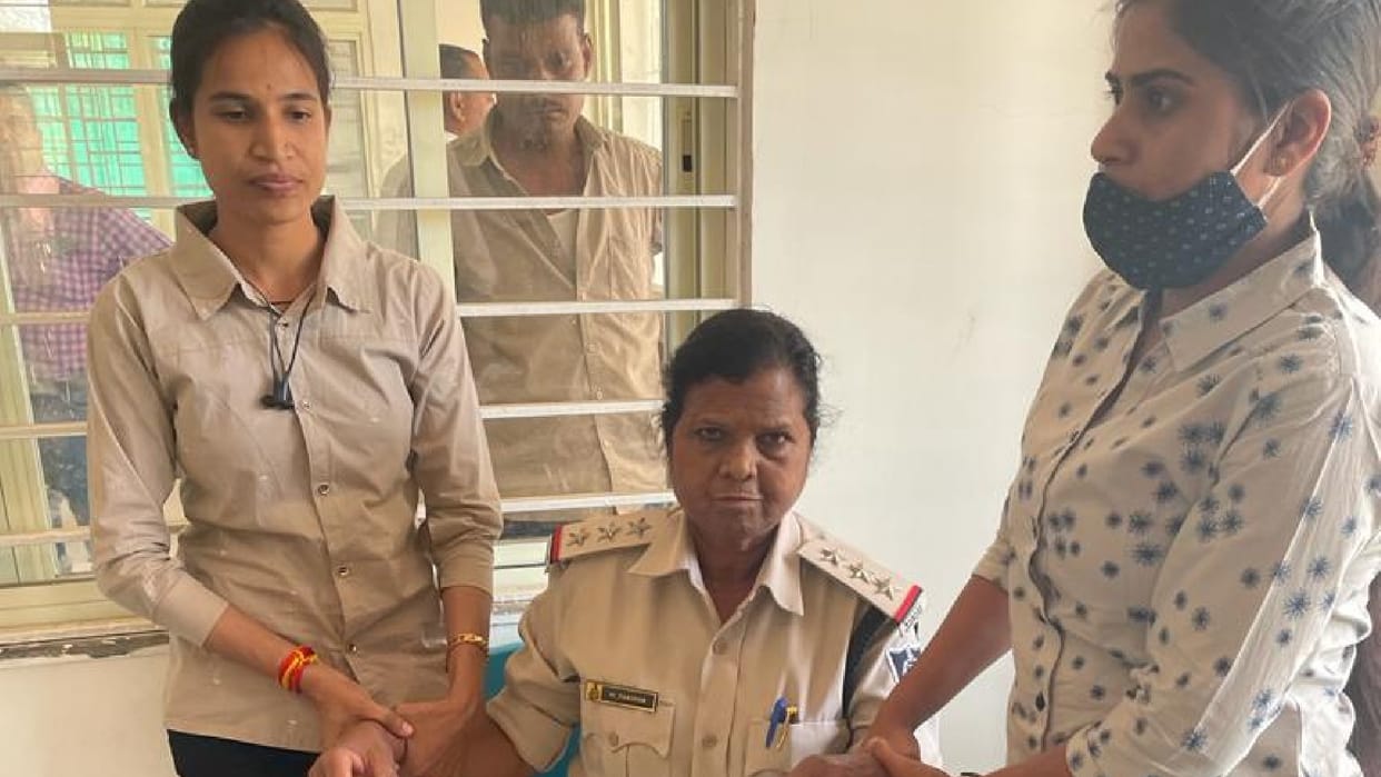 Agar Malwa: TI arrested taking bribe, used to make betting under pressure, was taking 20 thousand rupees every month