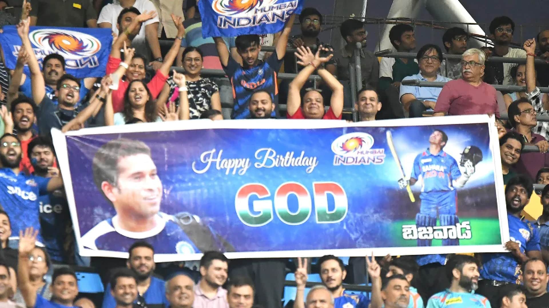 IPL 2022 LSG vs MI Match 37 Highlights Hindi Nita Ambani and Sloka Ambani reached Stadium