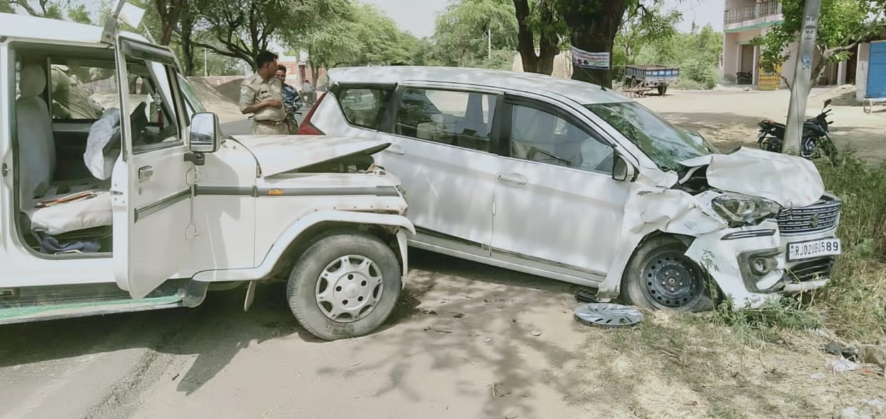 Hathras: Commercial tax department's car collided with car, six people injured