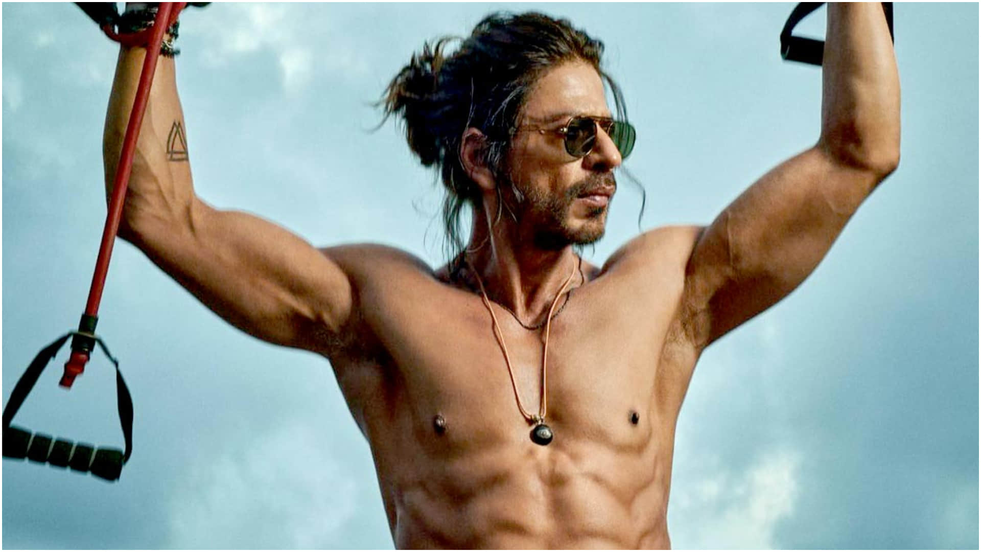 Shah Rukh Khan covered his car with black curtains and arrived at Karan Johar's Party