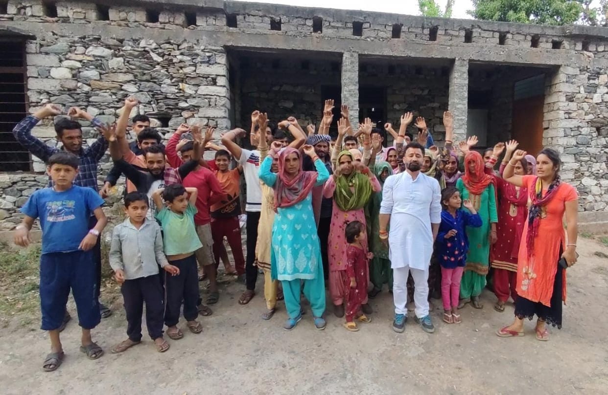 A teacher teaches 45 children