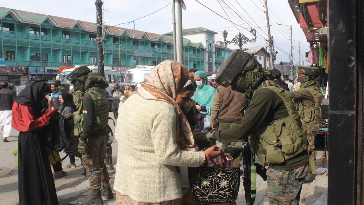 Lashkar terrorist arrested along with others in Awantipora